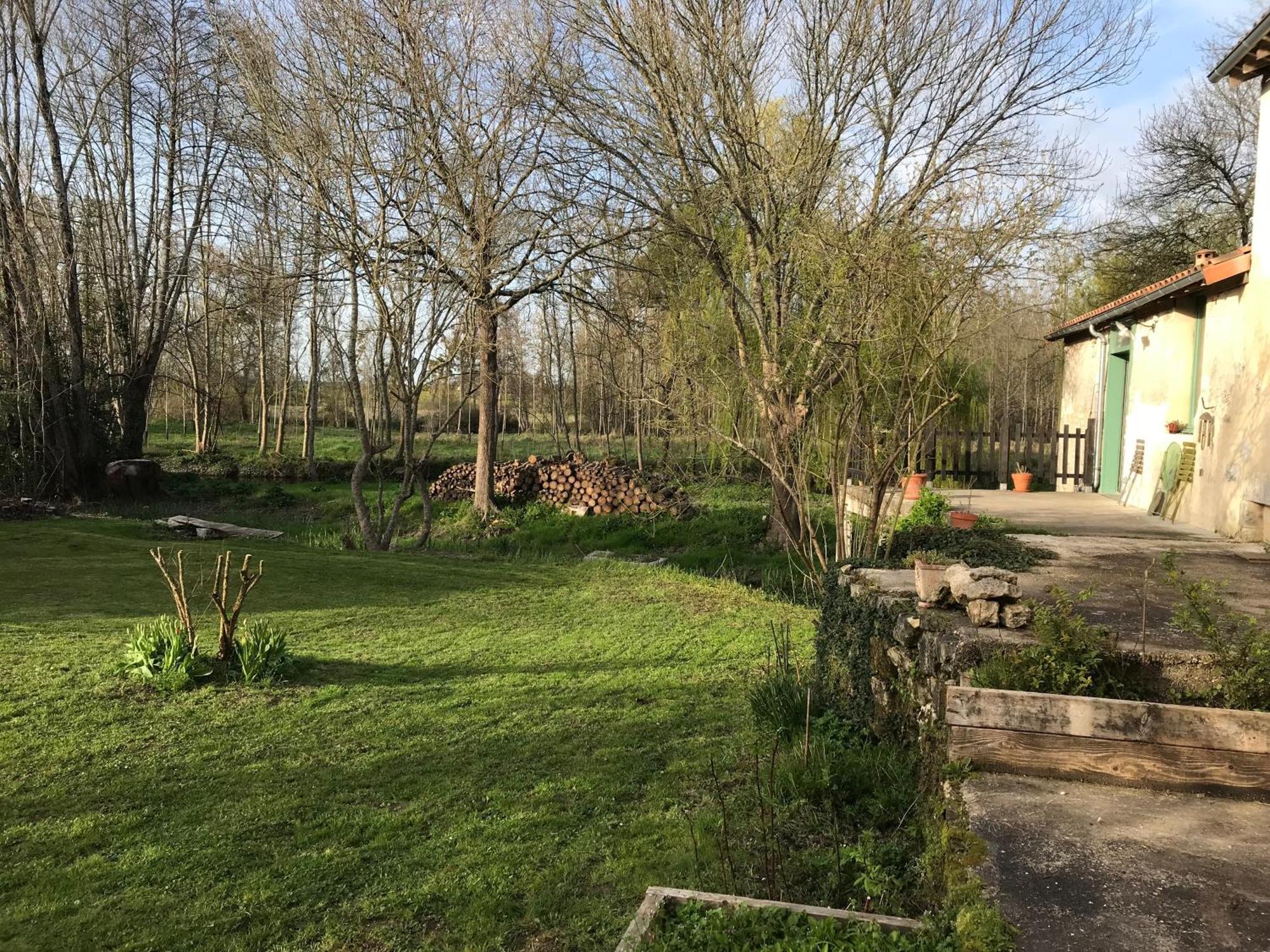 Ancien Moulin A Eau Sur La Seugne Lägenhet Mosnac  Exteriör bild